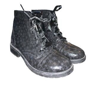 Steve Madden Black Star Jubiee Combat Boots Size‎ 5